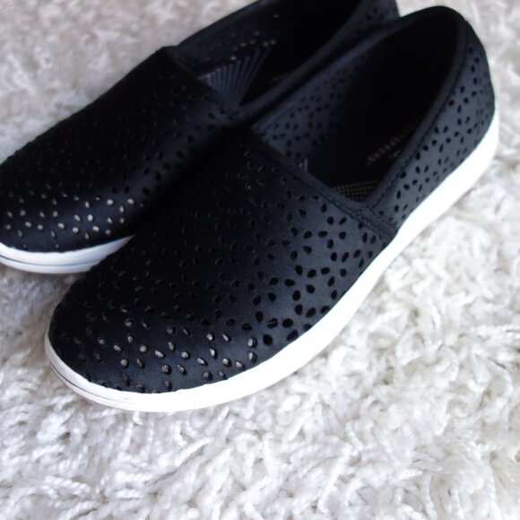 Clarks Cloudsteppers Breeze Emily Slip-On Update your casual wardrobe with the C - Picture 2 of 7